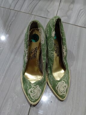 naughty monkey Green Floral Embroidered Pointed Heels